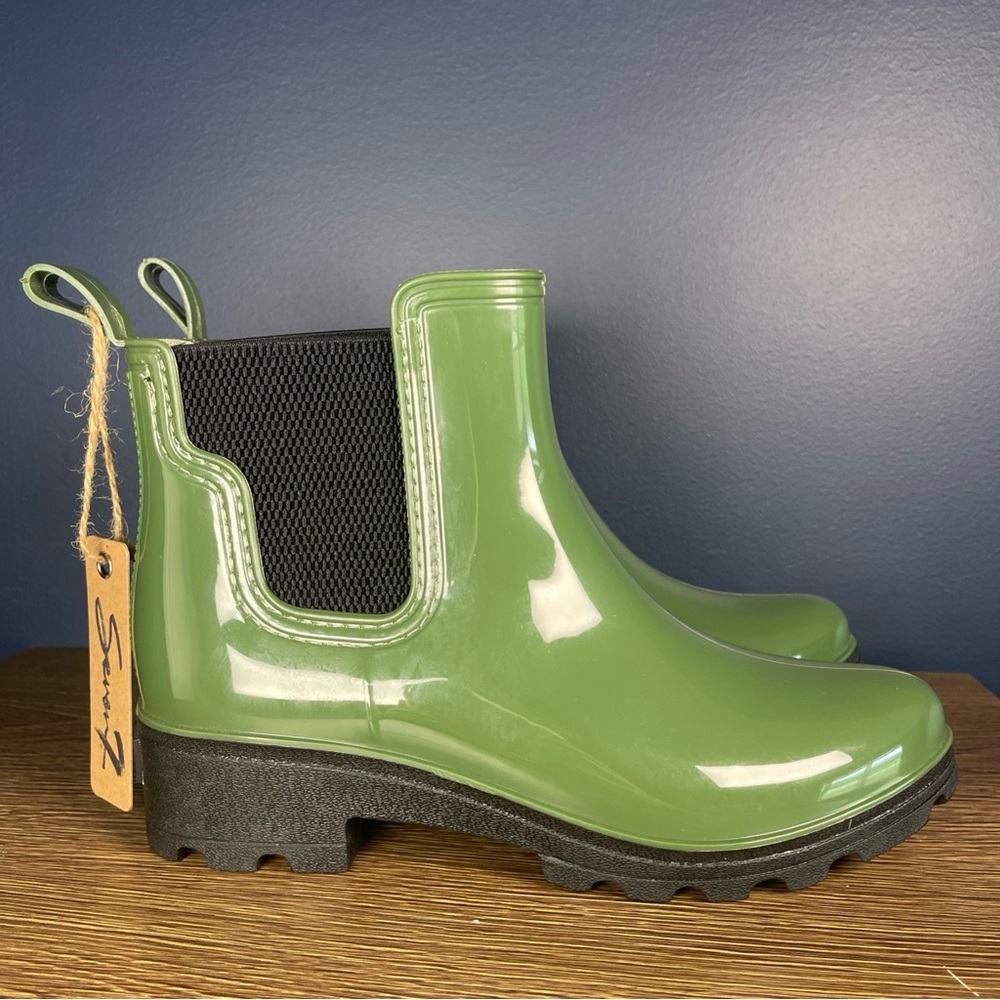 Seven7 Green and Black Ankle Boots with Glossy Finish